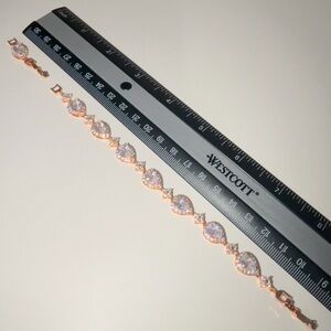 “Tear Drop” Rose-gold Bracelet